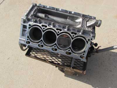 BMW 4.8L V8 N62N Engine Block Assembly for Rebuild or Parts (Crankshaft, Pistons, and Rods) 11110396206 550i 650i4